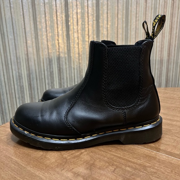 Doc Marten Chelsea Boots Black - Picture 2 of 7
